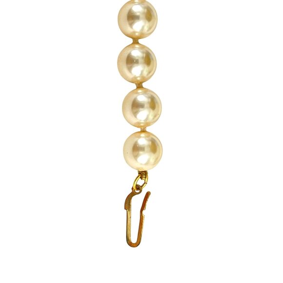 Vintage Faux Pearl Bracelet Gold-Tone Clasp Timeless Formal Special Occasions - Picture 2 of 7